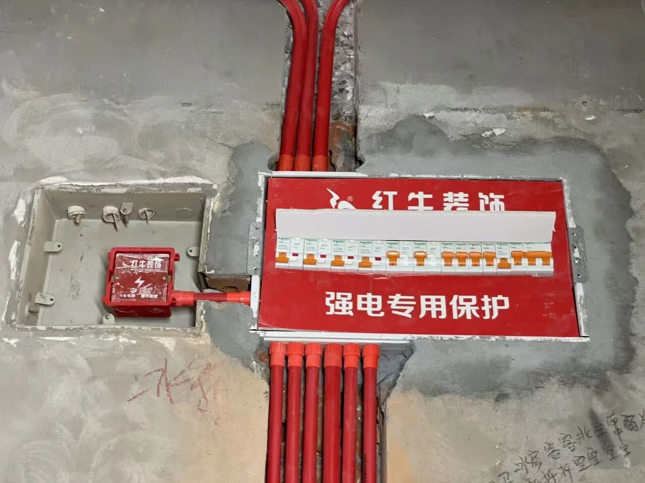 金九銀十裝修季｜南京紅牛裝飾工程總監(jiān)：工地巡檢無小事，嚴(yán)苛落實工藝標(biāo)準(zhǔn)！