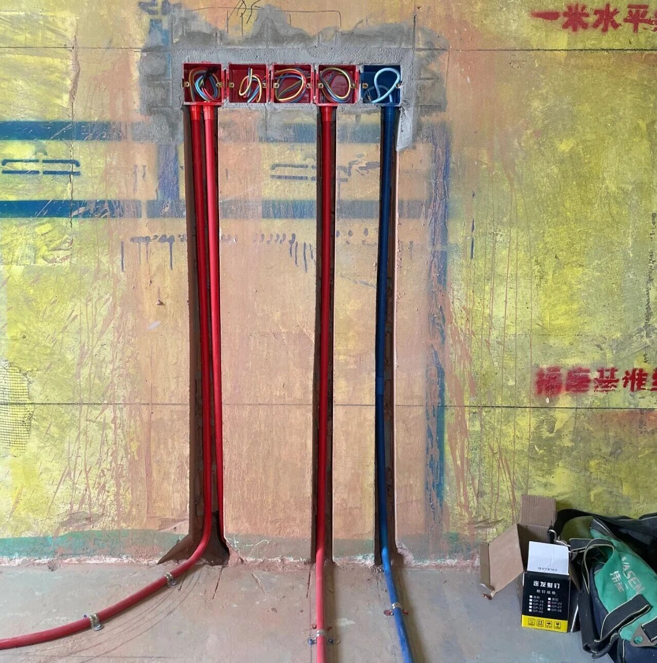 金九銀十裝修季｜南京紅牛裝飾工程總監(jiān)：工地巡檢無小事，嚴(yán)苛落實工藝標(biāo)準(zhǔn)！