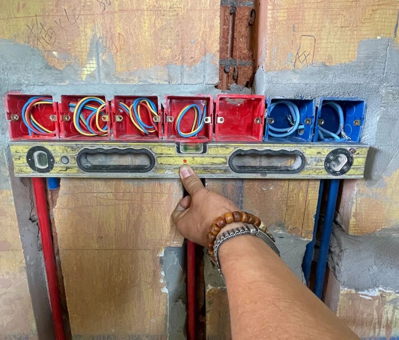 金九銀十裝修季｜南京紅牛裝飾工程總監(jiān)：工地巡檢無小事，嚴(yán)苛落實工藝標(biāo)準(zhǔn)！