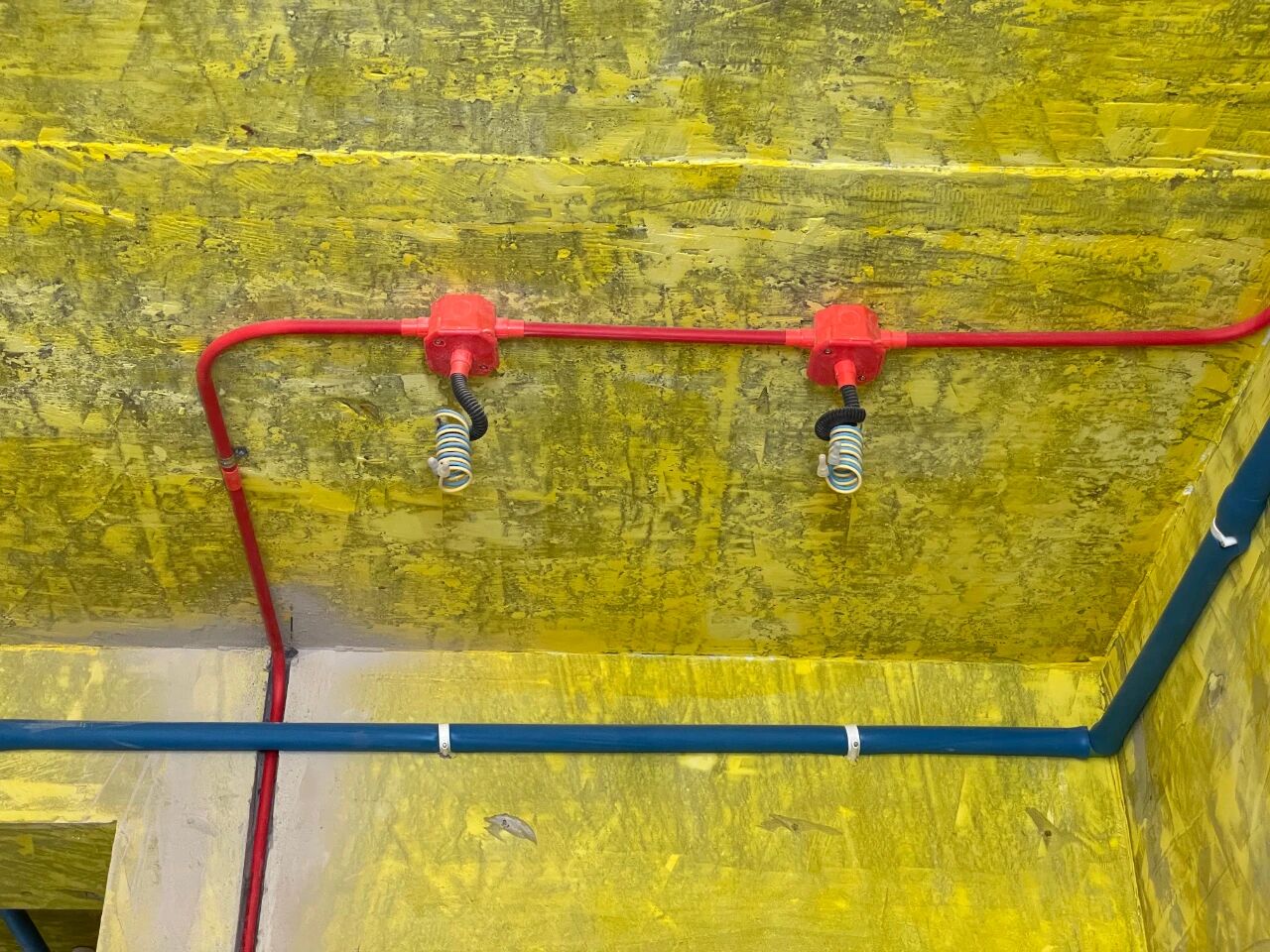 差別真的太大了！南京紅牛裝飾標(biāo)準(zhǔn)化水電工藝vs非正規(guī)／熟人施工隊(duì)的水電工藝！