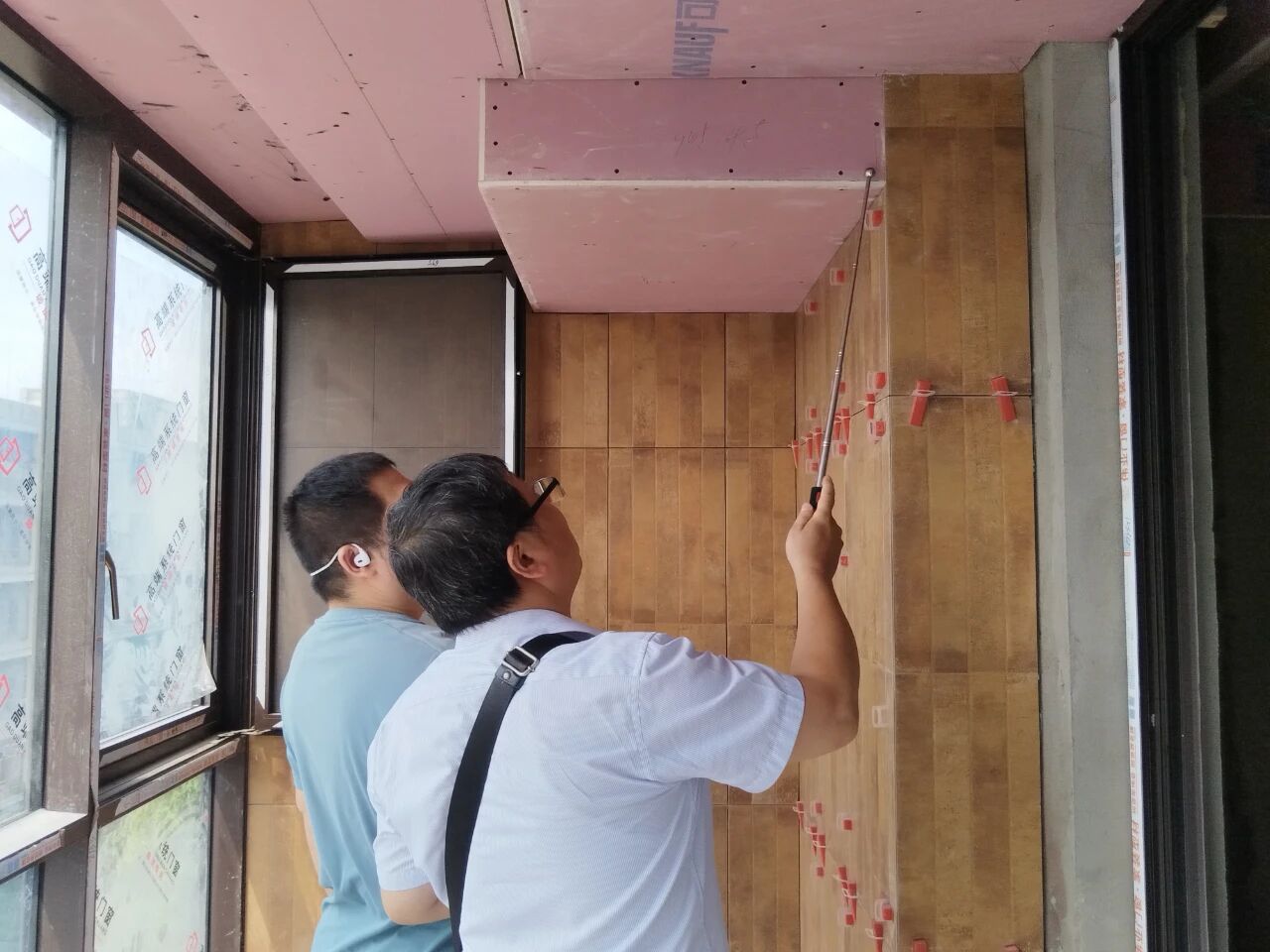 九月秋意漸濃，南京紅牛裝飾工地巡檢步履不停，只為兌現(xiàn)品質(zhì)承諾！