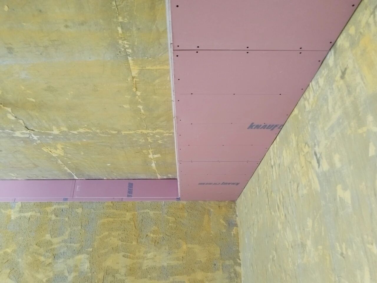 九月秋意漸濃，南京紅牛裝飾工地巡檢步履不停，只為兌現(xiàn)品質(zhì)承諾！